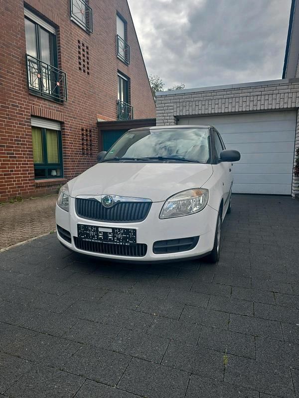 Weiß Gebraucht 2009 Skoda Fabia Kleinwagen | 1.099 € (Superpreis) - Bild 1/4