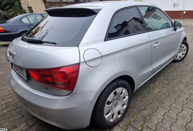 Silber Gebraucht 2010 Audi A1 Ambition Kleinwagen | 5.500 € (Etwas zu teuer) - Bild 1/4
