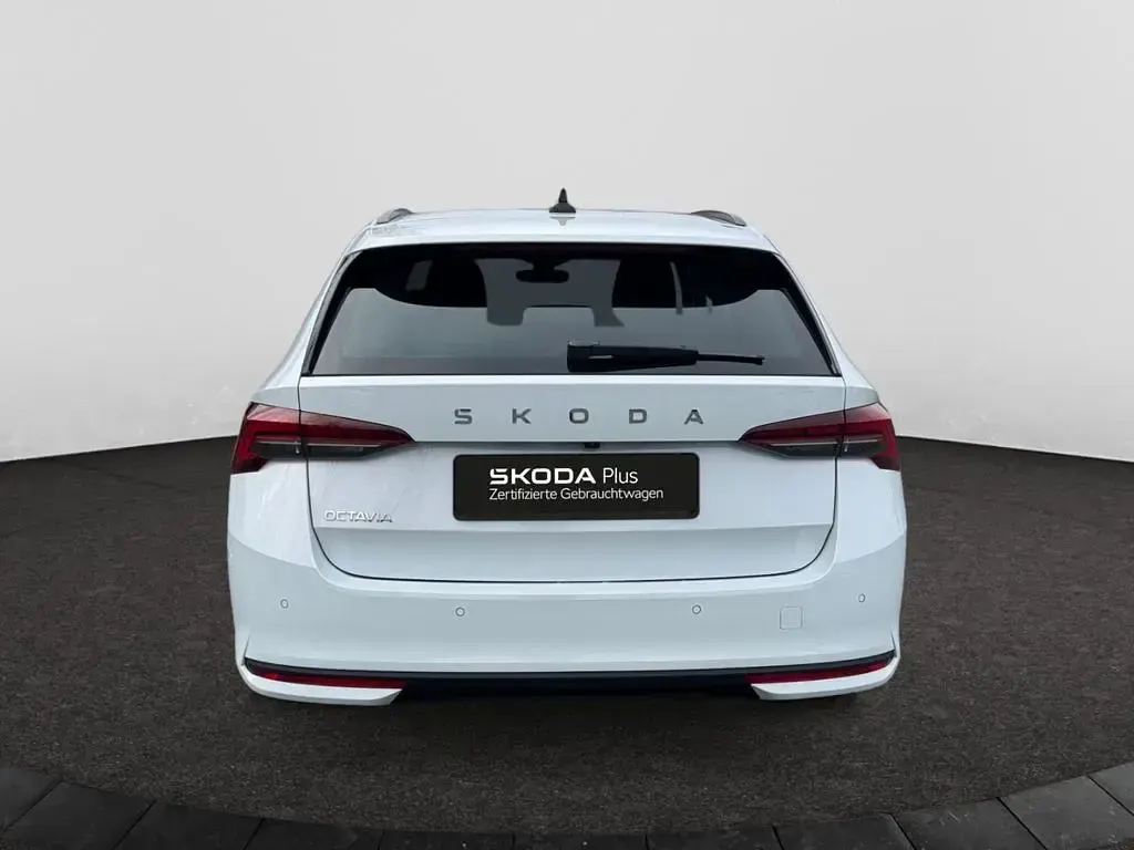 Gebraucht Skoda Octavia Tour 150 PS (110 kW) 2025 Moonweiss metallic Kombi
