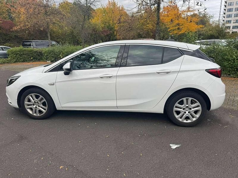 Gebraucht Opel Astra Dynamic 125 PS (91 kW) 2016 Weiß Kleinwagen