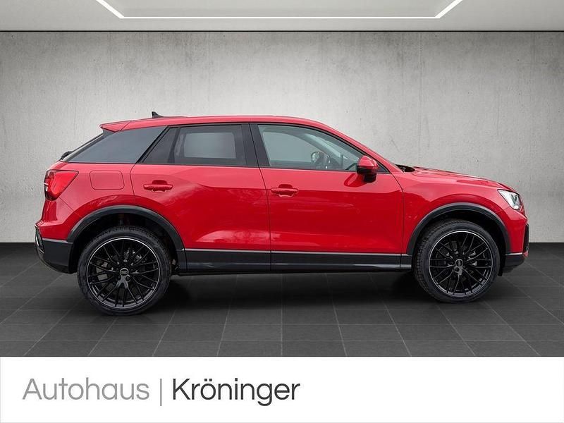 Neu Audi Q2 Advanced Plus 150 PS (110 kW) 2026 Rot SUV