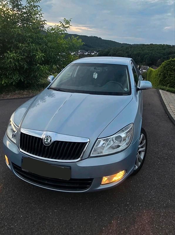 Silber Gebraucht 2009 Skoda Octavia Limousine | 4.999 € (Superpreis) - Bild 1/4