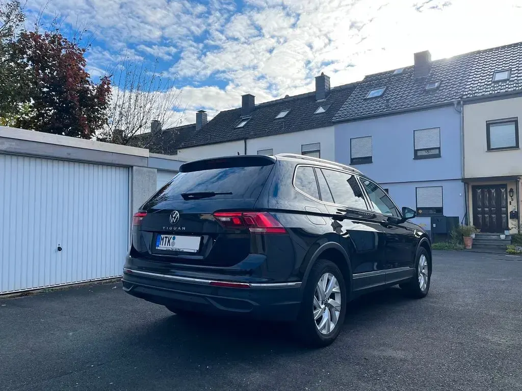 Gebraucht VW Tiguan Allspace 150 PS (110 kW) 2023 Schwarz SUV