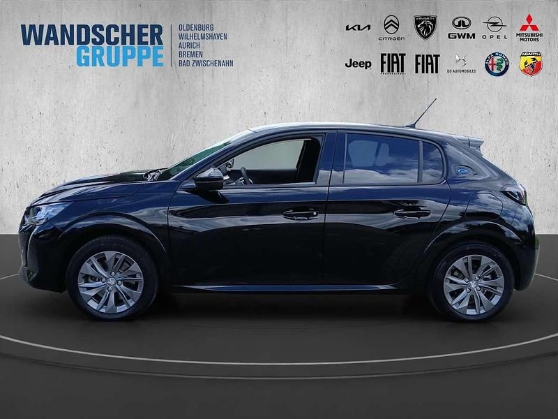 Gebraucht Peugeot e-208 Allure 100 kW (136 PS) 2023 Schwarzschwarz Kleinwagen