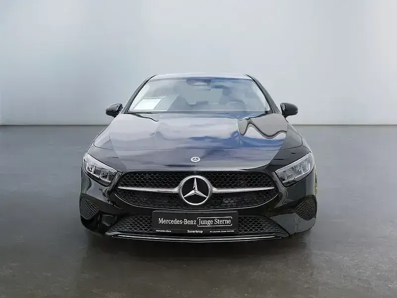 Gebraucht Mercedes A180 Progressive 136 PS (100 kW) 2025 Schwarz Limousine