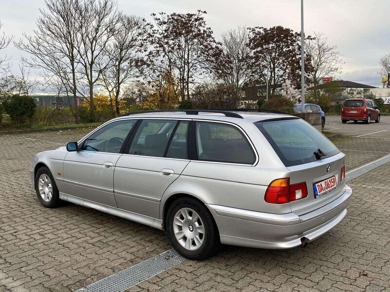 Gebraucht BMW 520 170 PS (125 kW) 2001 Titansilber metallic Kombi