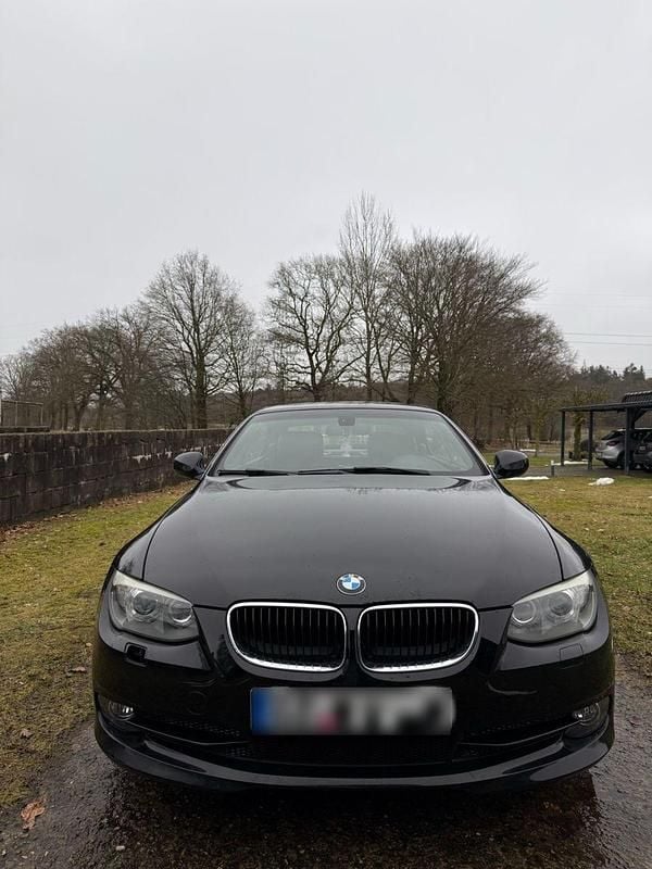 Gebraucht BMW 318 Cabriolet 143 PS (105 kW) 2010 Schwarz Cabrio