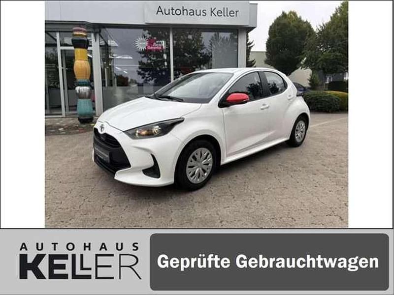 Gebraucht Toyota Yaris Cool 72 PS (52 kW) 2022 Schneeweiß Kleinwagen