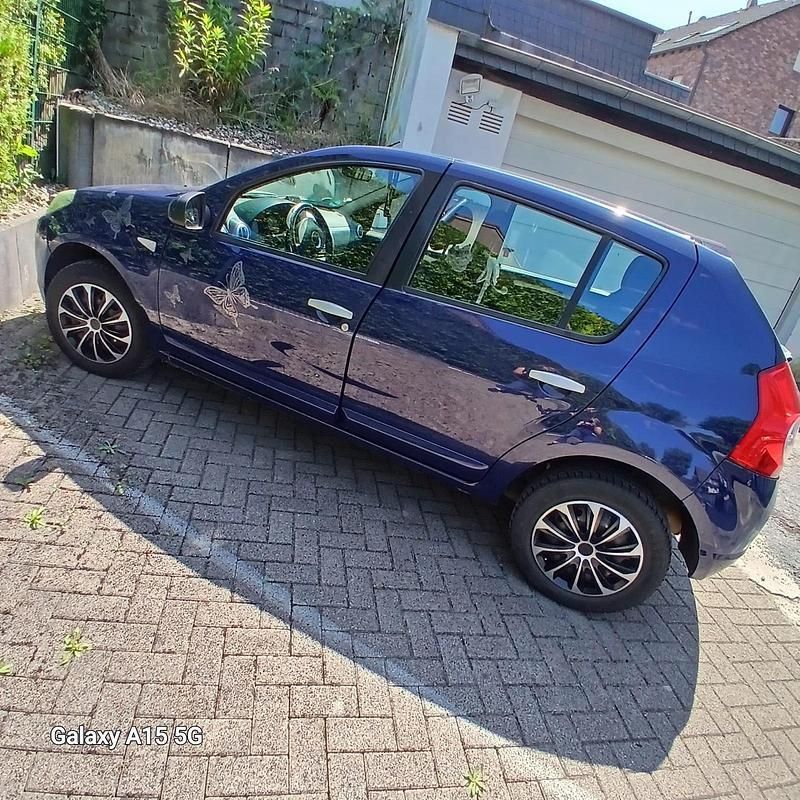 Blau Gebraucht 2008 Dacia Sandero Lauréate Kleinwagen | 1.499 € (Guter Preis) - Bild 1/4