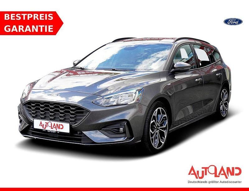Grau Gebraucht 2021 Ford Focus ST-Line Kombi | 18.990 € - Bild 1/4