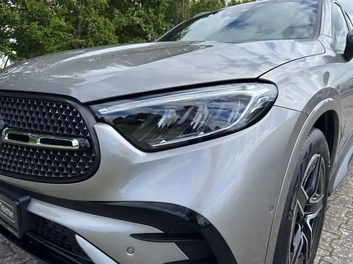 Gebraucht Mercedes GLC220 AMG 197 PS (144 kW) 2024 Silber SUV
