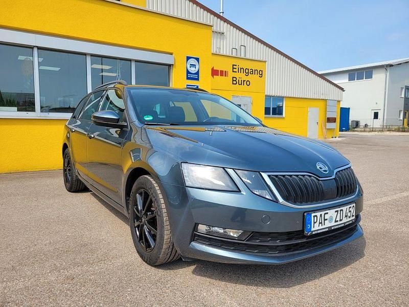 Grau Gebraucht 2017 Skoda Octavia Ambition Kombi | 11.900 € (Guter Preis) - Bild 1/4