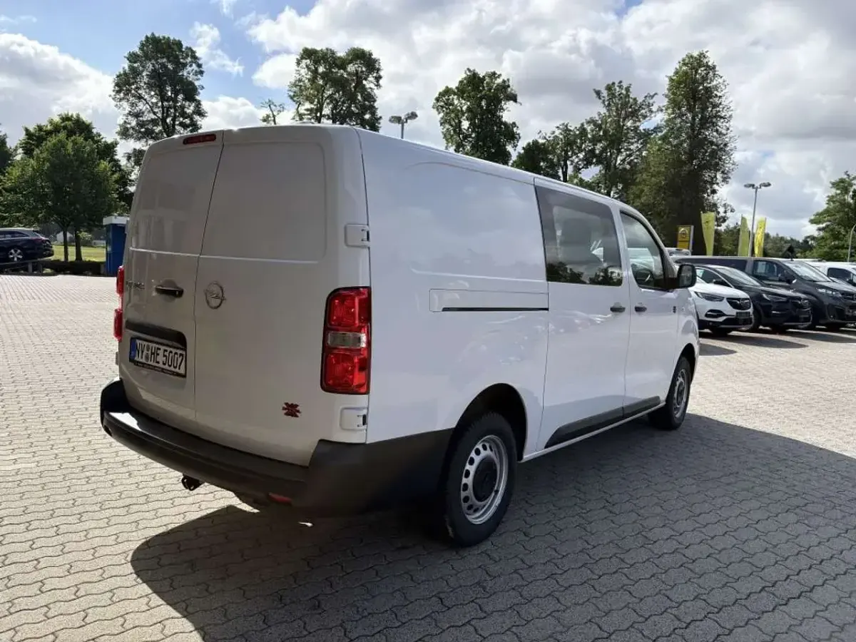 Gebraucht Opel Vivaro-e Combi 144 PS (105 kW) 2025 Kaolin weiß Van / Kleinbus