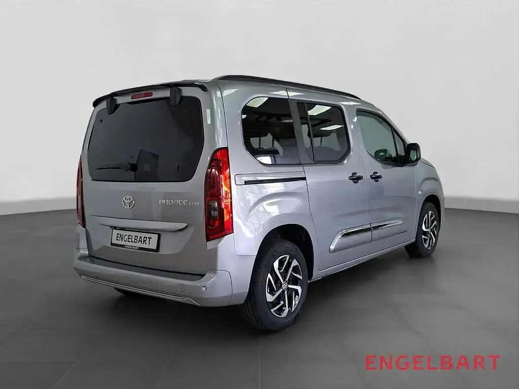 Neu Toyota Proace Verso City 110 PS (80 kW) 2026 Silber Kombi