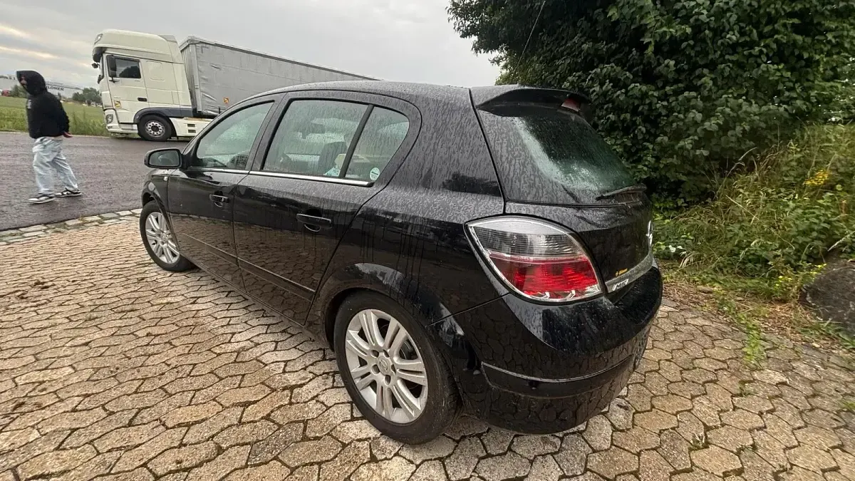 Gebraucht Opel Astra 116 PS (85 kW) 2009 Schwarz Limousine
