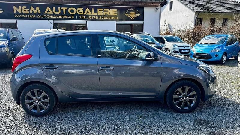 Gebraucht Hyundai i20 Classic 86 PS (63 kW) 2014 Schwarz Kleinwagen