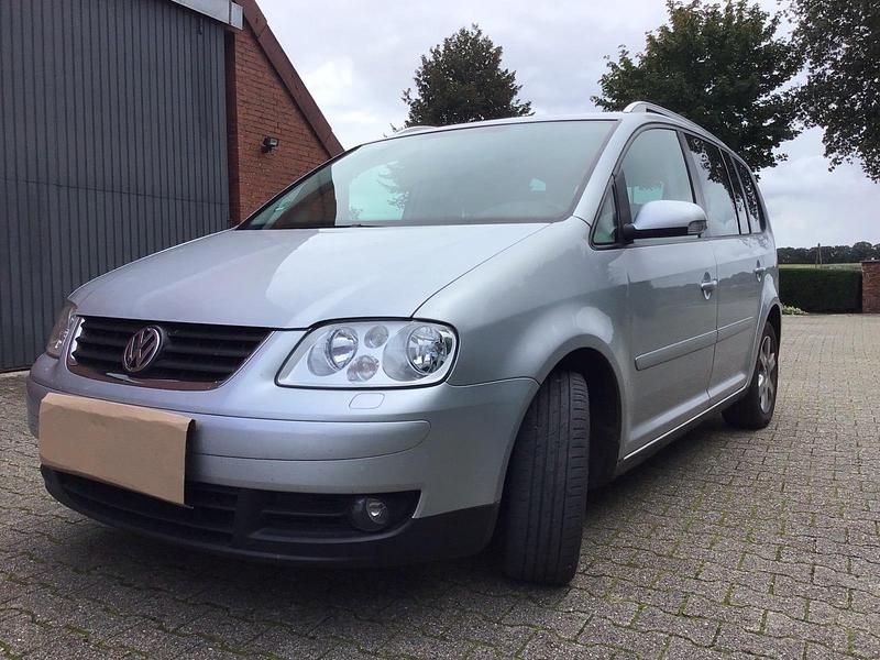 Silber Gebraucht 2004 VW Touran Van / Kleinbus | 800 € (Superpreis) - Bild 1/4