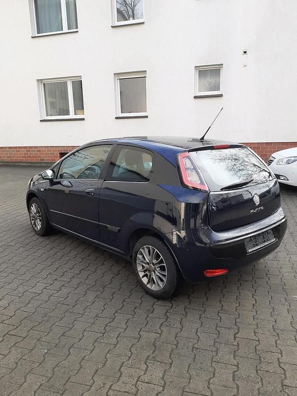 Gebraucht Fiat Punto 77 PS (56 kW) 2011 Schwarz Kleinwagen