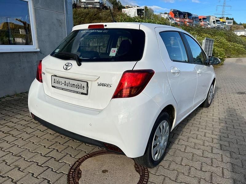 Gebraucht Toyota Yaris 90 PS (66 kW) 2016 Weiß Limousine