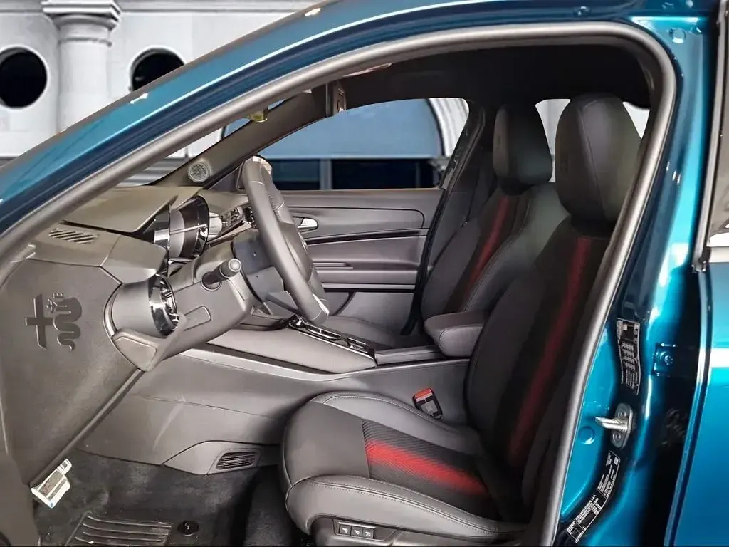 Neu Alfa Romeo Junior Ti 136 PS (100 kW) 2026 Blau SUV