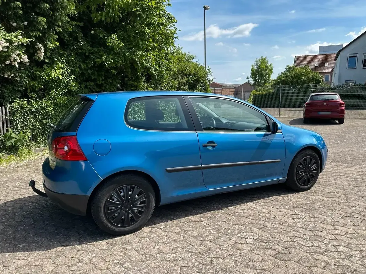 Gebraucht VW Golf V 105 PS (77 kW) 2003 Blau Kleinwagen