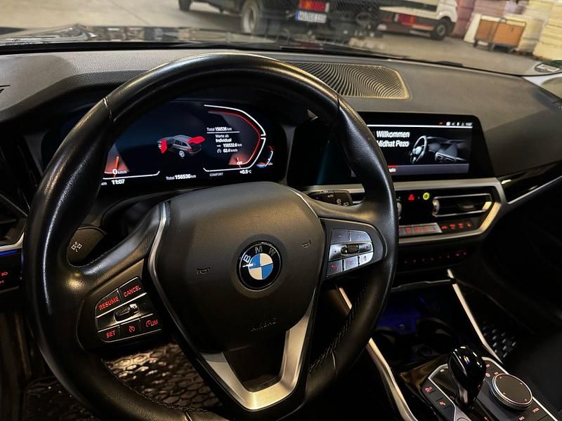 Gebraucht BMW 318 Advantage 150 PS (110 kW) 2022 Grau Kombi