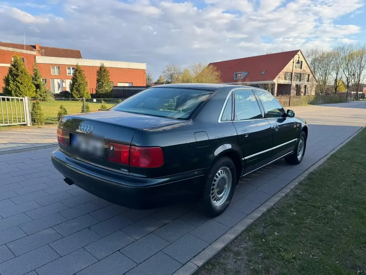 Second-hand Audi A8 170 CP (125 kW) 1995 Verde Berlinǎ