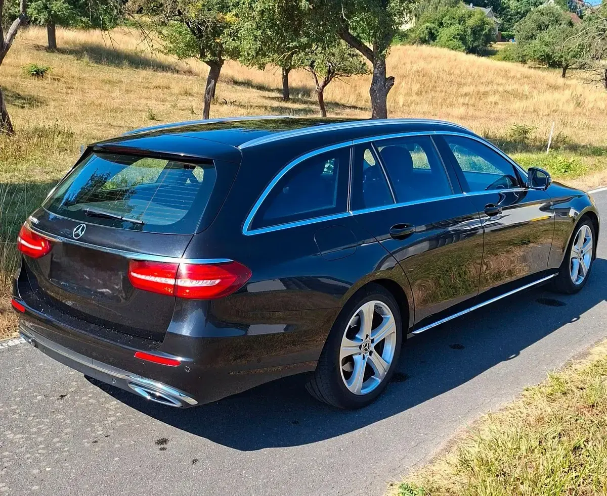 Gebraucht Mercedes E220 Avantgarde 194 PS (142 kW) 2017 Schwarz Kombi