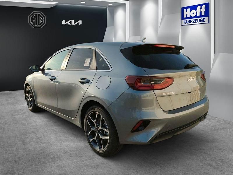 Neu Kia Ceed Style 101 PS (74 kW) 2026 Css) lunar silver m (silber Kleinwagen