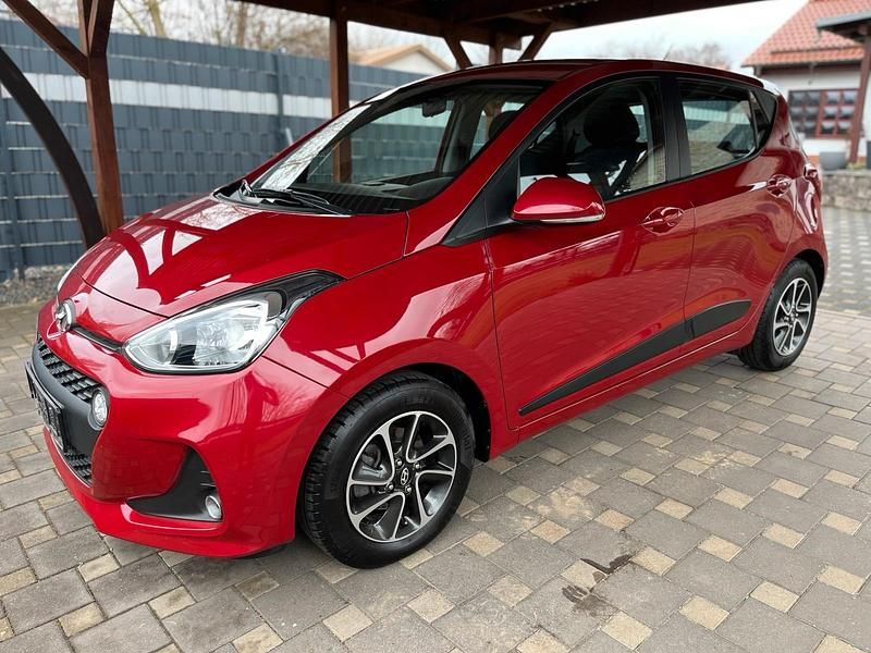 Gebraucht Hyundai i10 67 PS (49 kW) 2018 Rot Kleinwagen