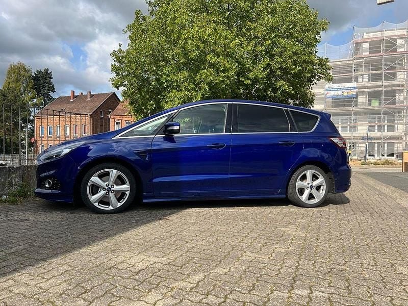 Blau Gebraucht 2015 Ford S-MAX Titanium Van / Kleinbus | 14.500 € (Fairer Preis) - Bild 1/4
