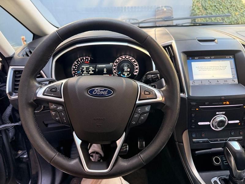 Gebraucht Ford S-MAX Premium 209 PS (153 kW) 2016 Schwarz Van / Kleinbus