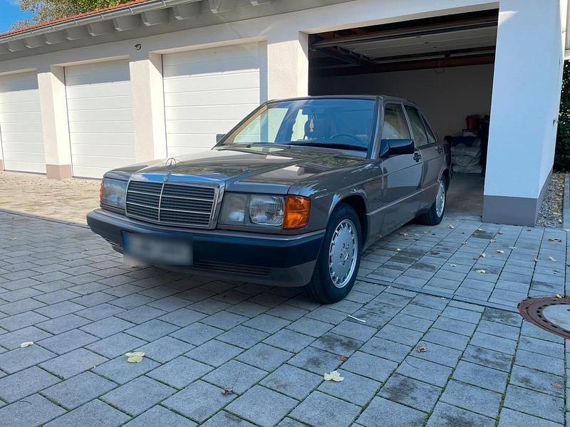 Gebraucht Mercedes 190 109 PS (80 kW) 1990 Grau Limousine