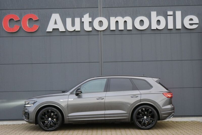 Siliziumgrau metallic Gebraucht 2019 VW Touareg Style SUV | 42.480 € (Etwas zu teuer) - Bild 1/4