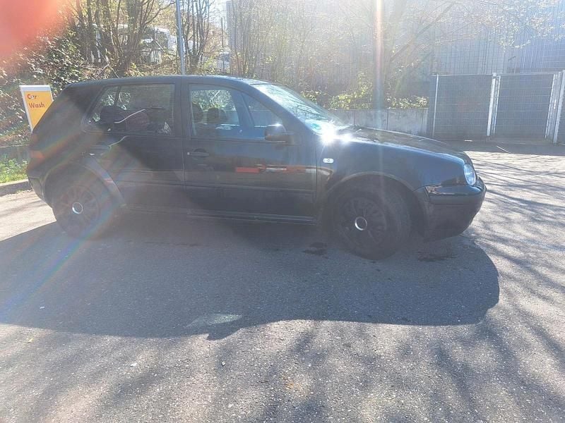 Second-hand VW Golf IV 105 CP (77 kW) 2000 Negru Break