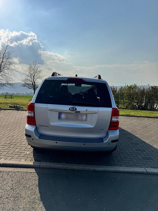 Gebraucht Kia Carnival 185 PS (136 kW) 2006 Silber Van / Kleinbus