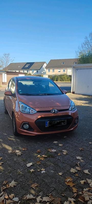 Orange Gebraucht 2013 Hyundai i10 Intro Edition Kleinwagen | 6.690 € - Bild 1/4