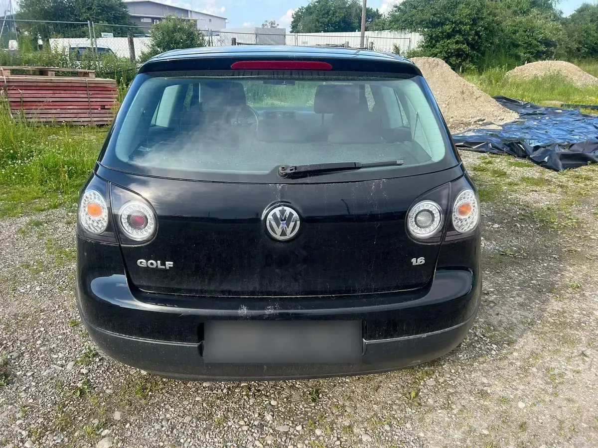 Używany VW Golf IV 102 KM (75 kW) 2004 Czarny Sedan/Limuzyna