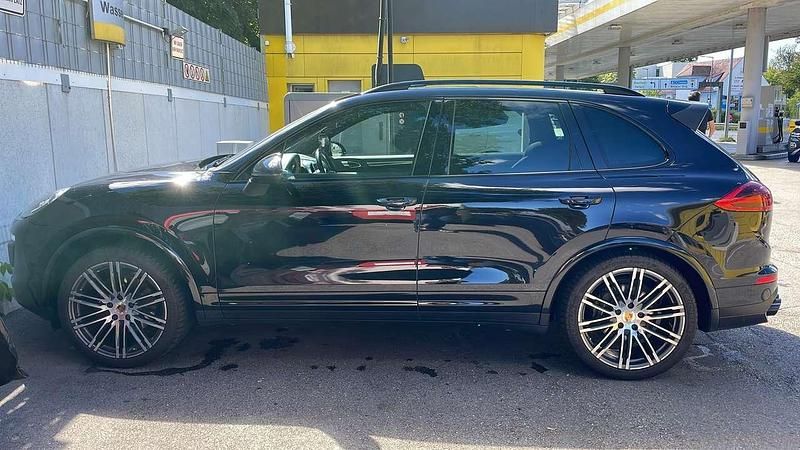Schwarz Gebraucht 2017 Porsche Cayenne Platinum Edition SUV | 39.990 € (Teuer) - Bild 1/4