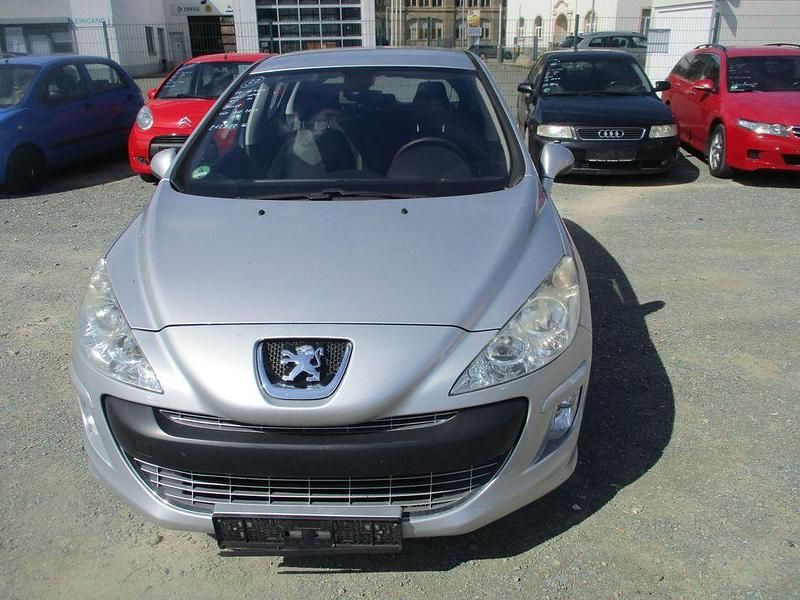 Grau Gebraucht 2007 Peugeot 308 Tendance Limousine | 1.650 € (Fairer Preis) - Bild 1/4