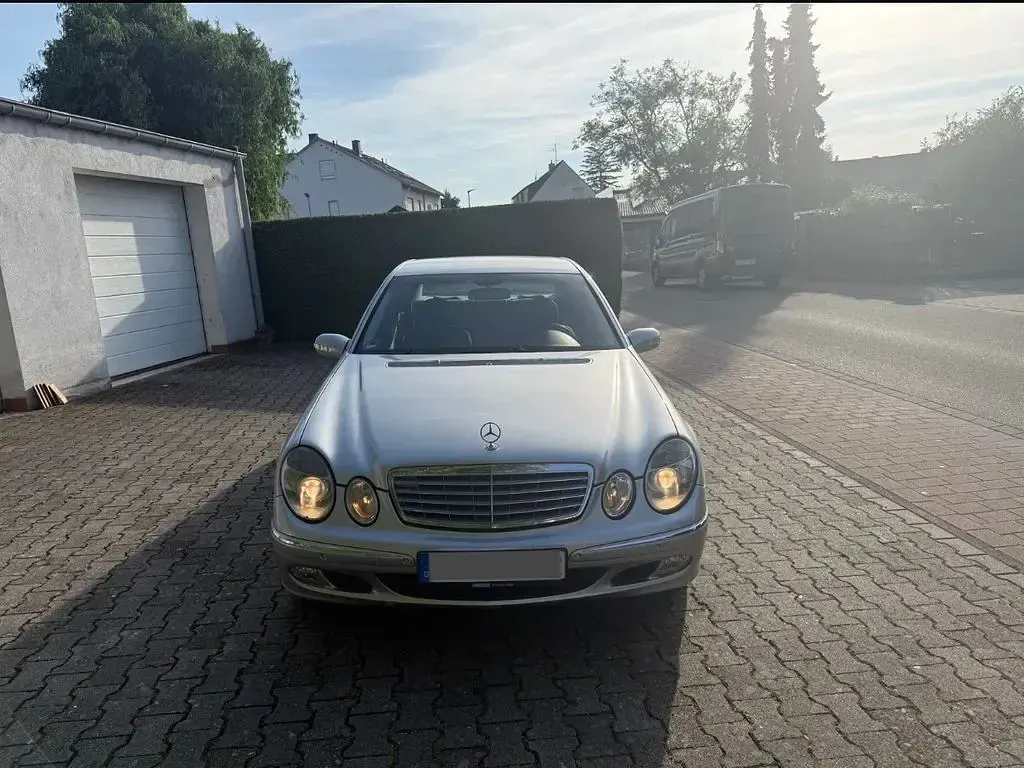Gebraucht Mercedes E270 177 PS (130 kW) 2002 Silber Limousine