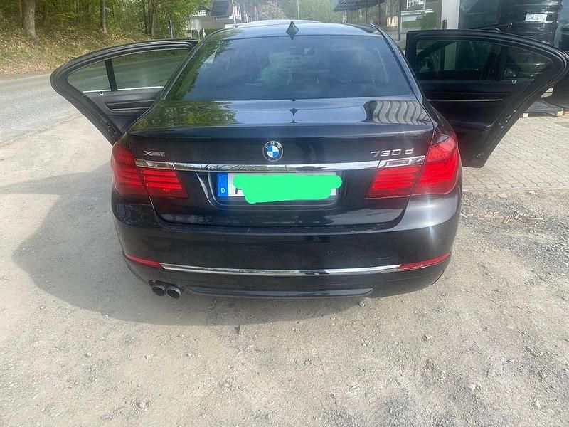 Second-hand BMW 730 258 CP (189 kW) 2014 Negru Berlinǎ