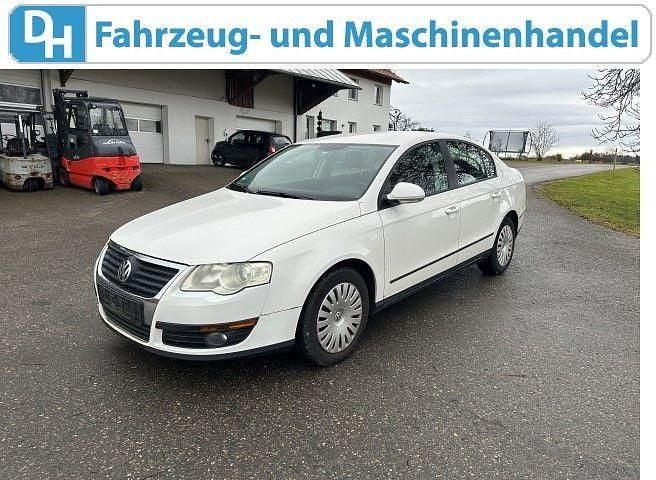 Weiß Gebraucht 2008 VW Passat Trendline Limousine | 1.200 € (Superpreis) - Bild 1/4