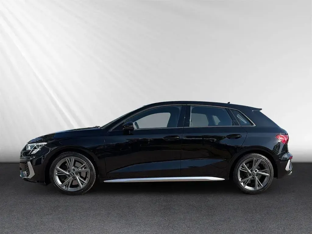 Gebraucht Audi S3 Ambiente 310 PS (228 kW) 2023 Mythosschwarz (metallic) Limousine
