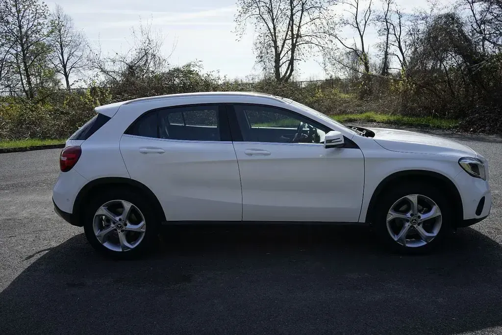 Usata Mercedes GLA200 156 CV (114 kW) 2018 Bianco SUV