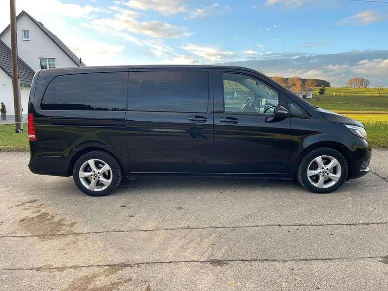 Gebraucht Mercedes V220 Edition 190 PS (139 kW) 2019 Obsidianschwarz Van / Kleinbus