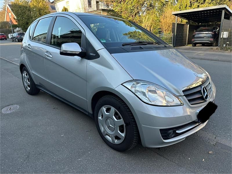 Gebraucht Mercedes A160 Elegance 95 PS (69 kW) 2011 Silber Limousine