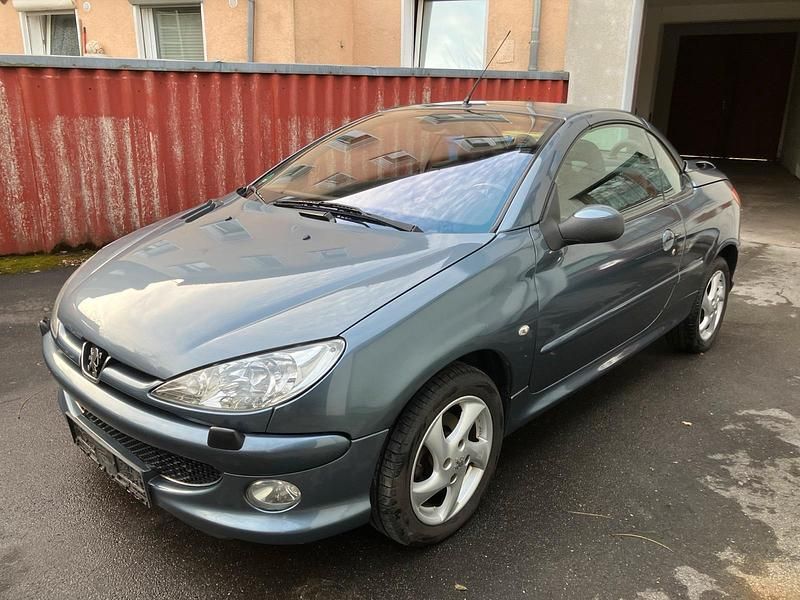 Grau Gebraucht 2005 Peugeot 206 CC Cabrio | 1.790 € (Fairer Preis) - Bild 1/4