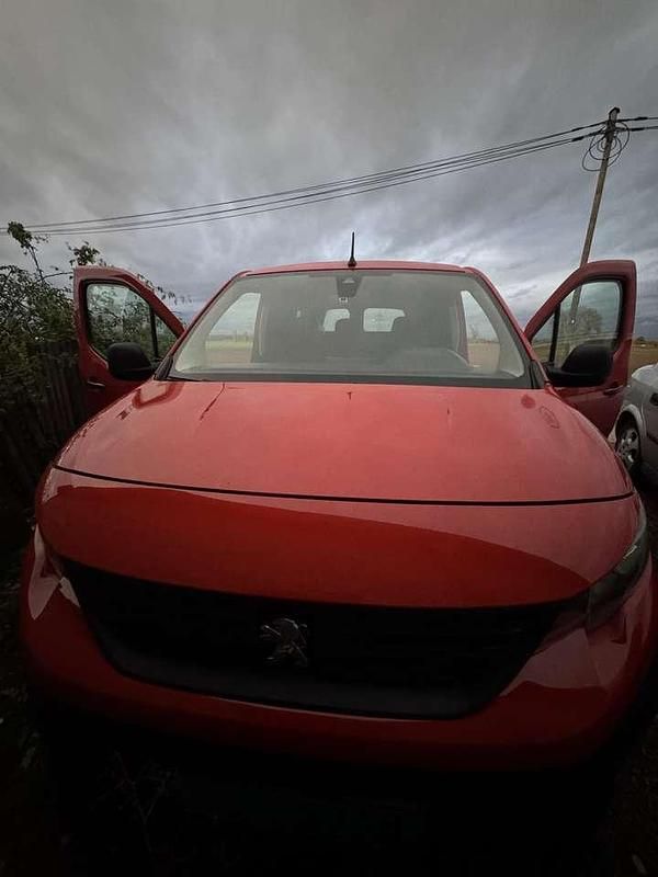 Gebraucht Peugeot Partner S 131 PS (96 kW) 2020 Rot Van / Kleinbus