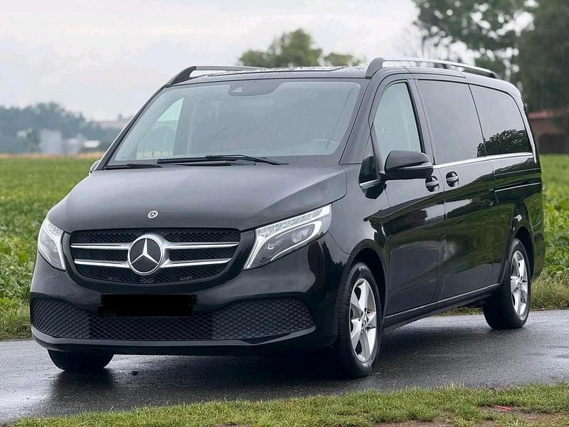 Schwarz Gebraucht 2020 Mercedes V250 Van / Kleinbus | 35.000 € - Bild 1/4
